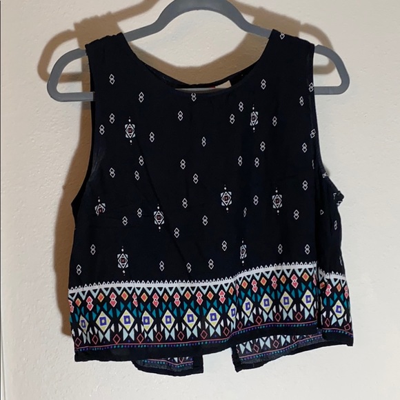 Divided Patterned Crop Top - Picture 2 of 4
